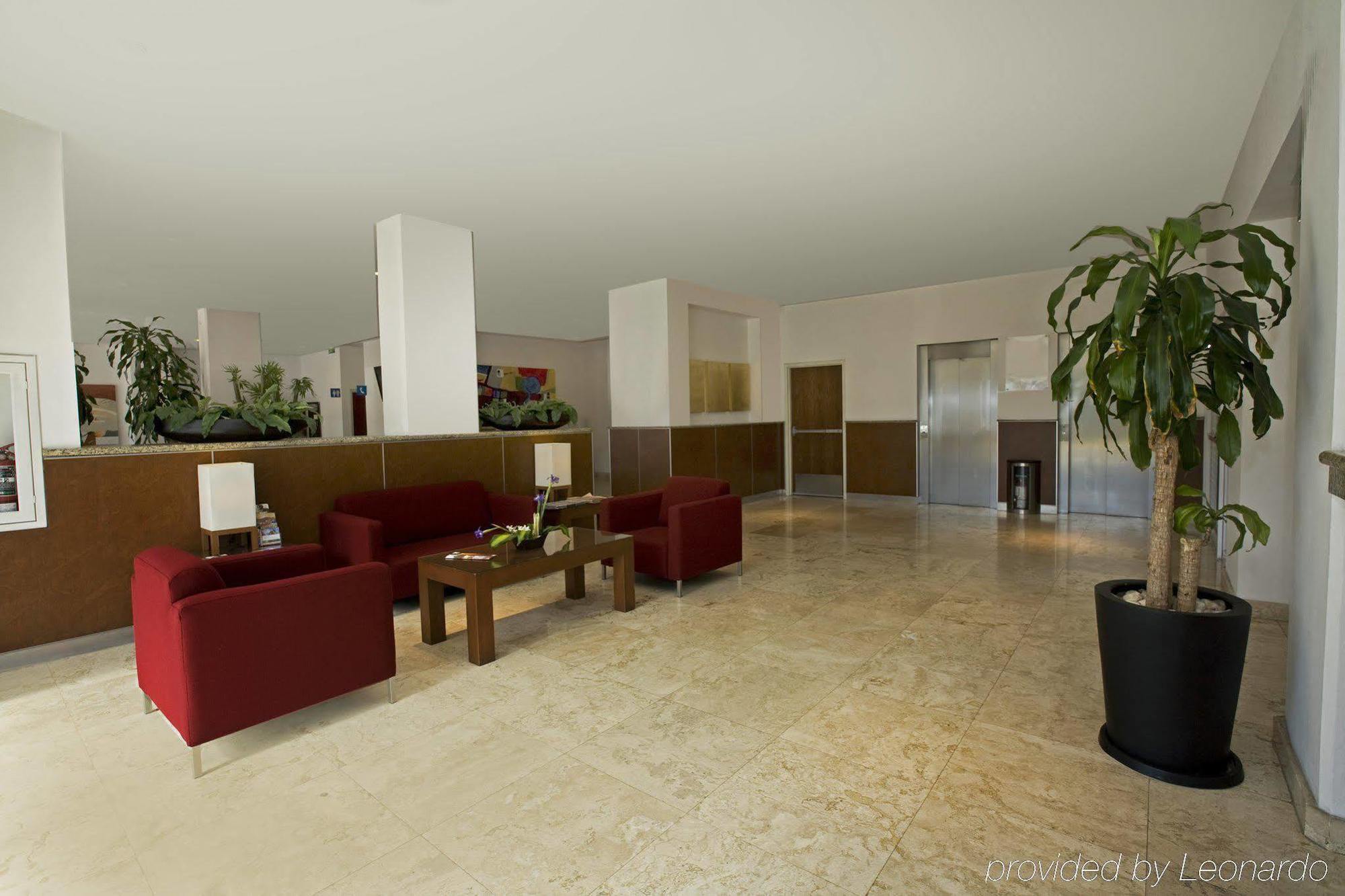 Hotel One Plaza Galerias 3*