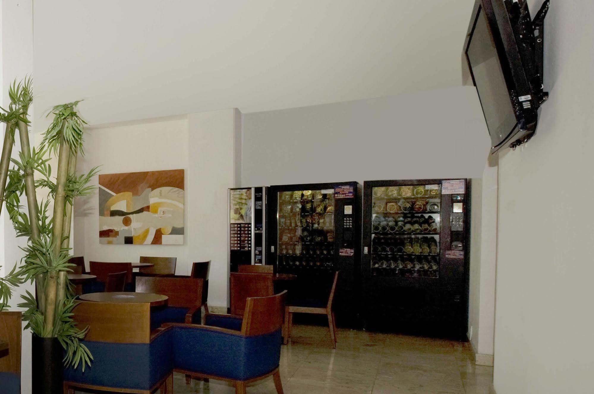 One Plaza Galerias