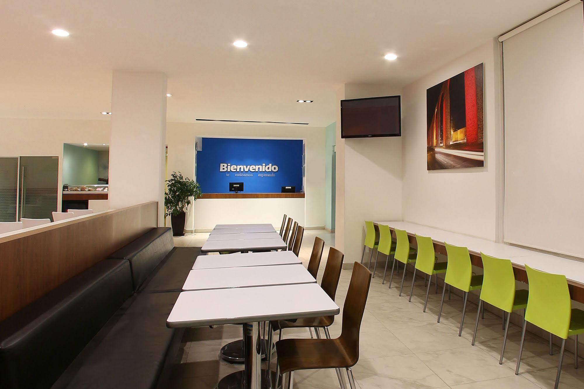 One Plaza Galerias 3* Queretaro
