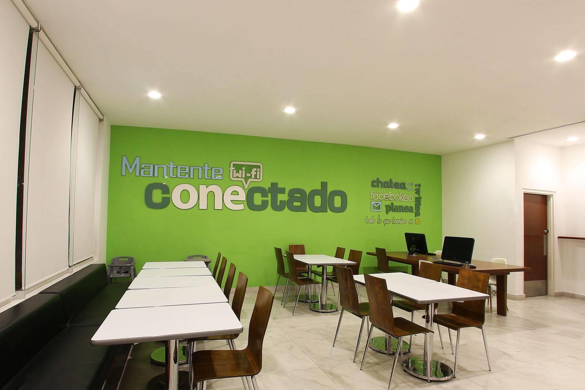 One Plaza Galerias Hotel