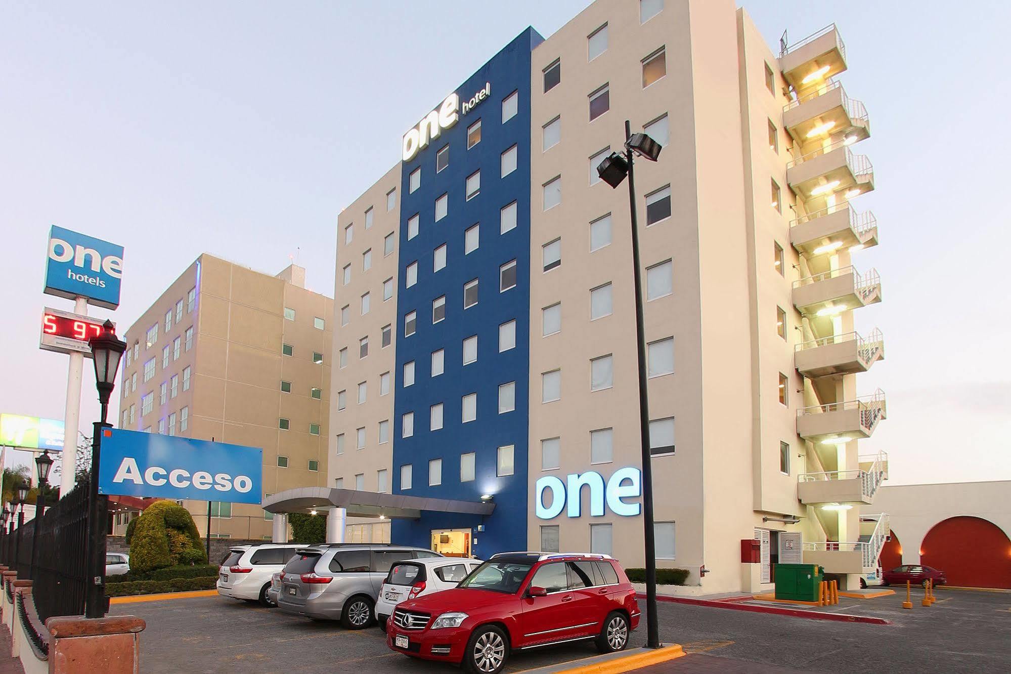 One Plaza Galerias 3* Queretaro