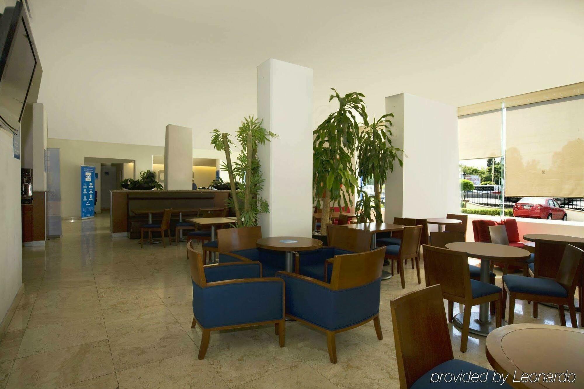 One Plaza Galerias 3* Queretaro