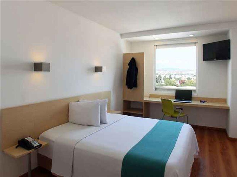 One Plaza Galerias 3*