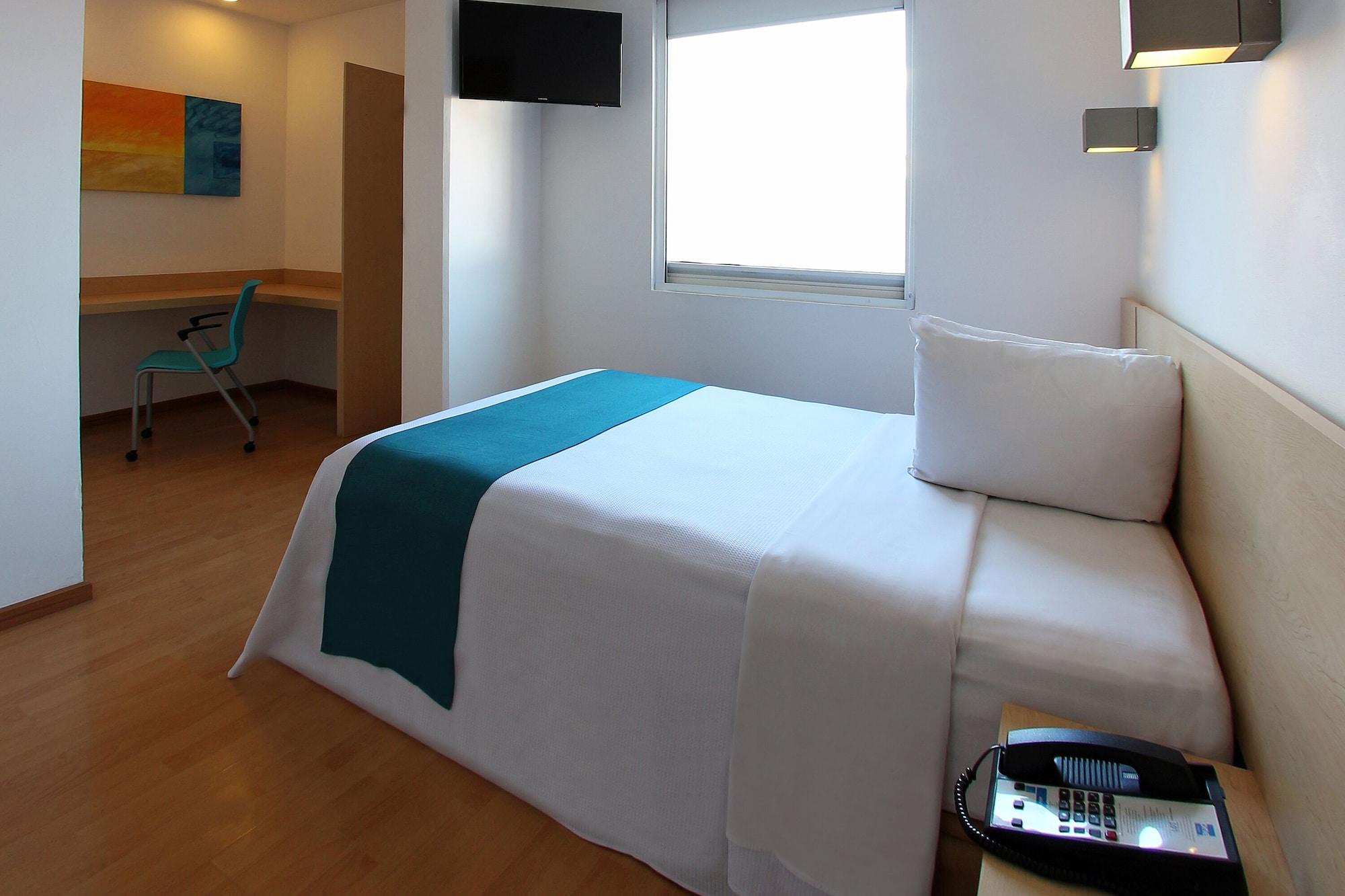 One Plaza Galerias 3*