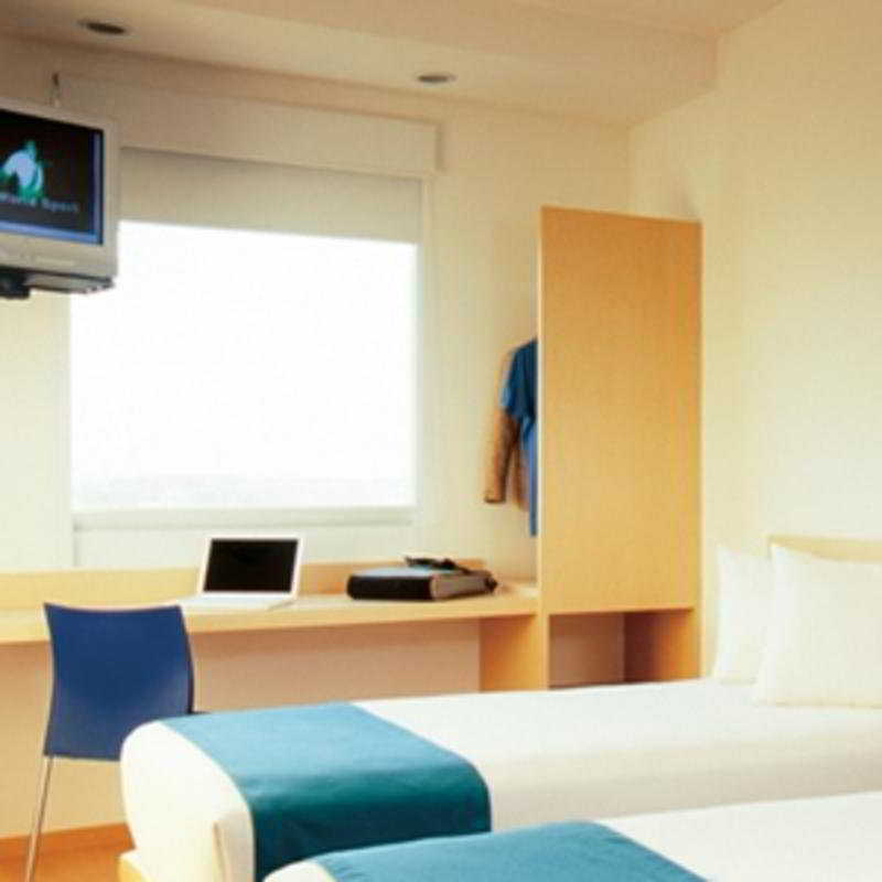 Hotel One Plaza Galerias 3*