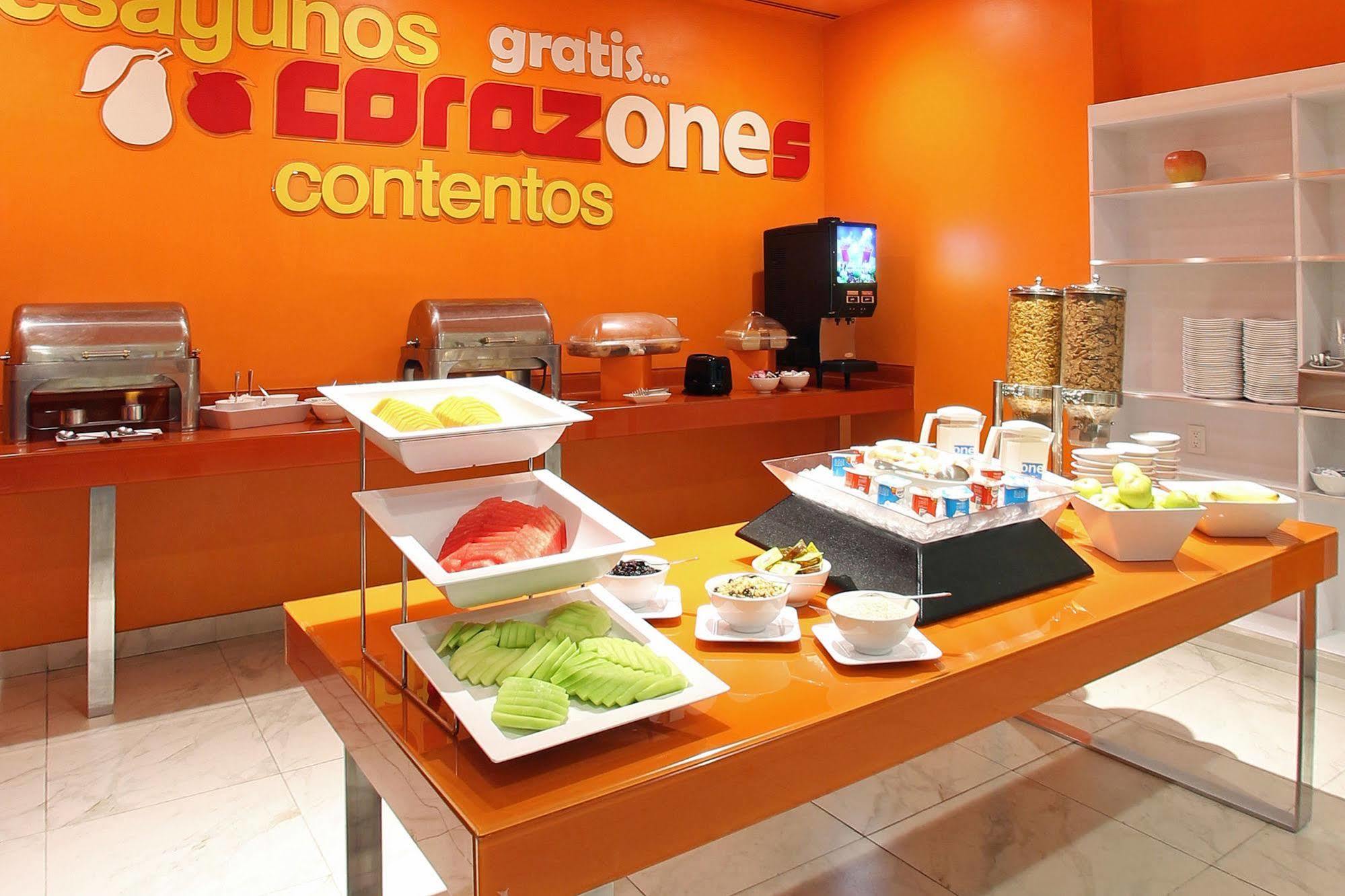 One Plaza Galerias 3*